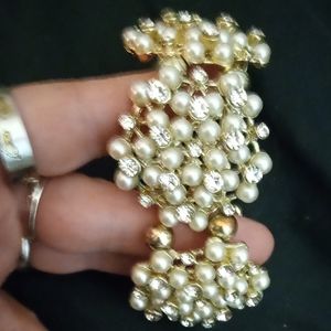 White pear and gem bracelet